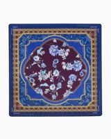Le tapis de table de mahjong bleu et vert présente un motif d'éléphants élégants, de feuilles délicates et d'éléments architecturaux de cour.