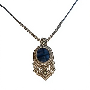 Collier pendentif en macramé beige fait main en labradorite, ovale, avec éclat bleu, style bohème, bijoux en cristal réglables pour femme, cadeau - Product Image 1