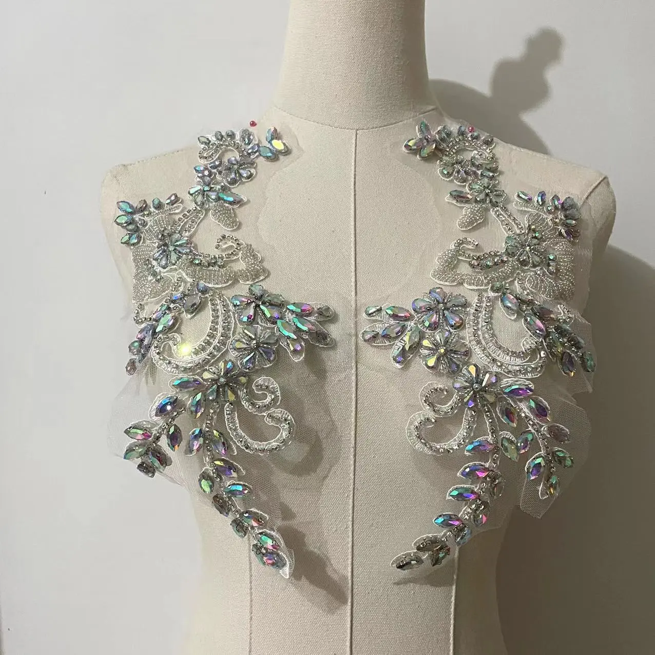 Haute qualité fête bal soirée désherbage robe cristal ab décolleté strass perlé corsage Applique