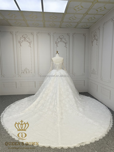 Vestido de Novia QUEENSGOWN de Encaje <span class=keywords><strong>Chantilly</strong></span> Clásico de Lujo <span class=keywords><strong>con</strong></span> Lentejuelas Brillantes, Hombros Descubiertos y Mangas Largas - Product Image 4