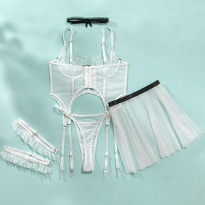 Completo Intimo Sexy in Pizzo Francese 3D Traspirante con Reggicalze, Reggiseno a Coppa 3/4, Spalline Regolabili e Slip a Vita Bassa - Product Image 2