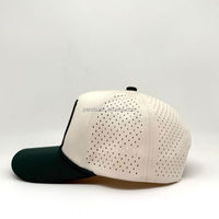Gorra de Golf Personalizada con Visera Magnética, Perforada, con Cordón, Dos Tonos Blanco y Beige, Parche de Goma PVC Impermeable con Logotipo, Cierre a Presión Deportivo