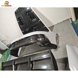 ชุดแต่งคาร์บอนไฟเบอร์แห้งสไตล์ GT3RS สำหรับ Porsche Carrera 992 911 ปี 2018-2024 ประกอบด้วยฝากระโปรง กันชนหน้า-หลัง สปอยเลอร์ และสเกิร์ตข้าง - Product Image 4