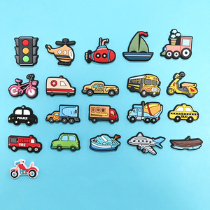 Offre Spéciale <span class=keywords><strong>dessin</strong></span> animé voiture <span class=keywords><strong>chaussure</strong></span> sabot breloques nouveau Style concepteur camion breloques mignon <span class=keywords><strong>dessin</strong></span> animé voitures <span class=keywords><strong>Anime</strong></span> doux Pvc sabot <span class=keywords><strong>chaussure</strong></span> breloques - Product Image 4