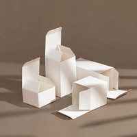 Boîte d'emballage cadeau en carton blanc en gros avec fenêtre en PVC, fermeture personnalisée, pelliculage mat, boîte d'emballage pliable en carton