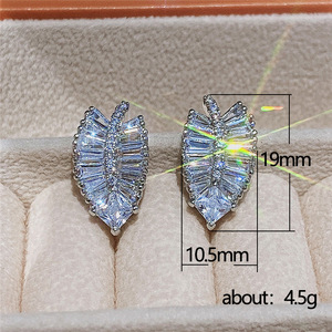 Orecchini a Perno a Forma di Foglia per Donne, Moda in Rame e Zirconia, Stile OL Elegante, Ispirazione Naturale, Gioielli per Uso Quotidiano - Product Image 5