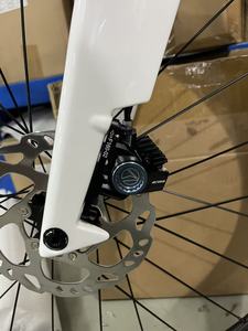 Vélo de contre-la-montre en fibre de carbone aérodynamique haut de gamme, vélo de triathlon sans fil à 24 vitesses pour la course adulte - Product Image 4