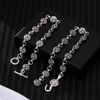 Bracelet unisexe rétro en alliage épais plaqué style punk vintage avec breloque croix et dés en métal pour hommes et femmes