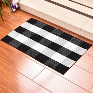 Amazon Venta caliente blanco y negro plaid buffalo al aire libre alfombra de algodón tejido de alfombras - Product Image 6