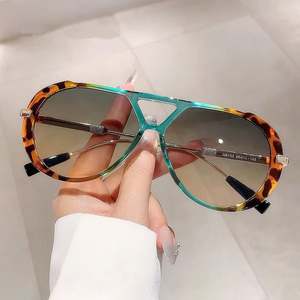 Gafas de Sol de Gran Tamaño con Lentes Degradadas de Moda 2025, Logotipo Personalizado, Protección UV400, Montura Grande, Estilo Piloto, para Hombre y Mujer - Product Image 1