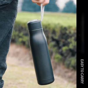 Bouteille isotherme sport en acier inoxydable double paroi grande capacité, nouveau design portable avec cordon, cadeau idéal pour homme - Product Image 3