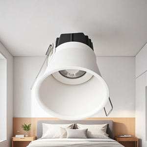 Downlight LED linéaire au design élégant pour intérieurs commerciaux contemporains - Product Image 3