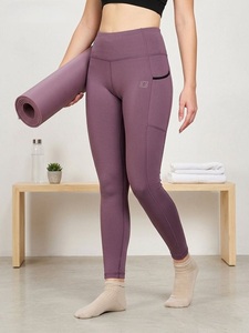 Leggings de sport pour femme en Lycra rose oignon avec deux poches latérales profondes, poche arrière dissimulée, taille mi-haute, longueur cheville - Product Image 4