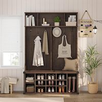 Meuble d'entrée avec banc et rangement pour chaussures, étagères grises ivoire et compartiments flexibles pour vestiaires familiaux et entrées communes