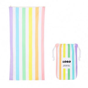 Serviette de plage personnalisée en microfibre, motif sportif imprimé avec des rayures colorées, option anti-sable - Product Image 1