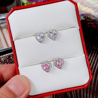 Pendientes Minimalistas con Corazón y Circonitas, Joyería Femenina para Uso Diario en la Oficina y Eventos Nocturnos Elegantes, Venta al Por Mayor Personalizada