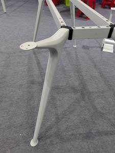Piétement <span class=keywords><strong>de</strong></span> table <span class=keywords><strong>de</strong></span> bureau moderne <span class=keywords><strong>en</strong></span> alliage d'<span class=keywords><strong>aluminium</strong></span> moulé sous pression, personnalisé, à 4 pieds, robuste, avec barre transversale, pour chambre et hôtel - Product Image 3