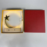 Nouveau Design Led Light up Blanc Rond avec Étoile en Métal Doré Crystal Plaque Crystal Trophy Award avec Base de Lumière en Bois