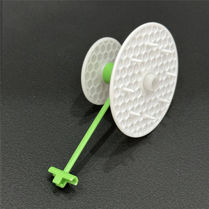 Innovador abridor de cocos de plástico con clip para sujetar la pajita incorporado - Product Image 2