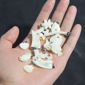 Ciondolo a Cuore in Madreperla Naturale Bianca, Ciondolo a Croce in Madreperla Bianca, Ciondolo a Cavalluccio Marino in Conchiglia Bianca, Ciondolo a Ancora in Conchiglia Bianca per Creazione di Gioielli - Product Image 3