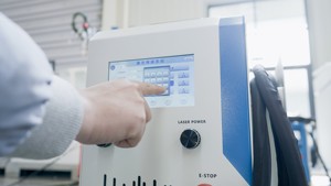 Nouvelle machine de soudage laser à fibre portable 4-en-1, nettoyeur, soudeur, découpeur, haute productivité, 1500W 2000W - Product Image 4