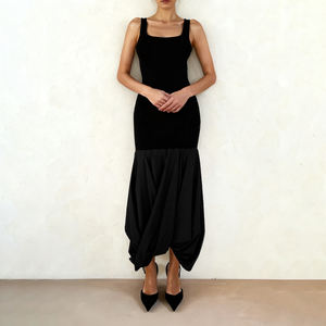 Vestido de punto minimalista con patchwork sólido y capas, cuello en U, cintura entallada, efecto adelgazante y bajo asimétrico. - Product Image 4