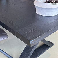 Table à manger NORYA de style farmhouse moderne avec finition en bois foncé et base en X pour salle à manger, chaise et table en bois