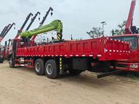Camion grue Sinotruk Howo 4x2, grue télescopique hydraulique de 4 tonnes avec caisse de chargement