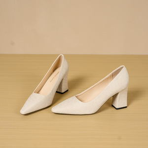 Escarpins à talon carré et bout pointu pour femme 7288M, en textile uni, style coréen, à enfiler, chaussures à talons hauts tendance toutes saisons - Product Image 2