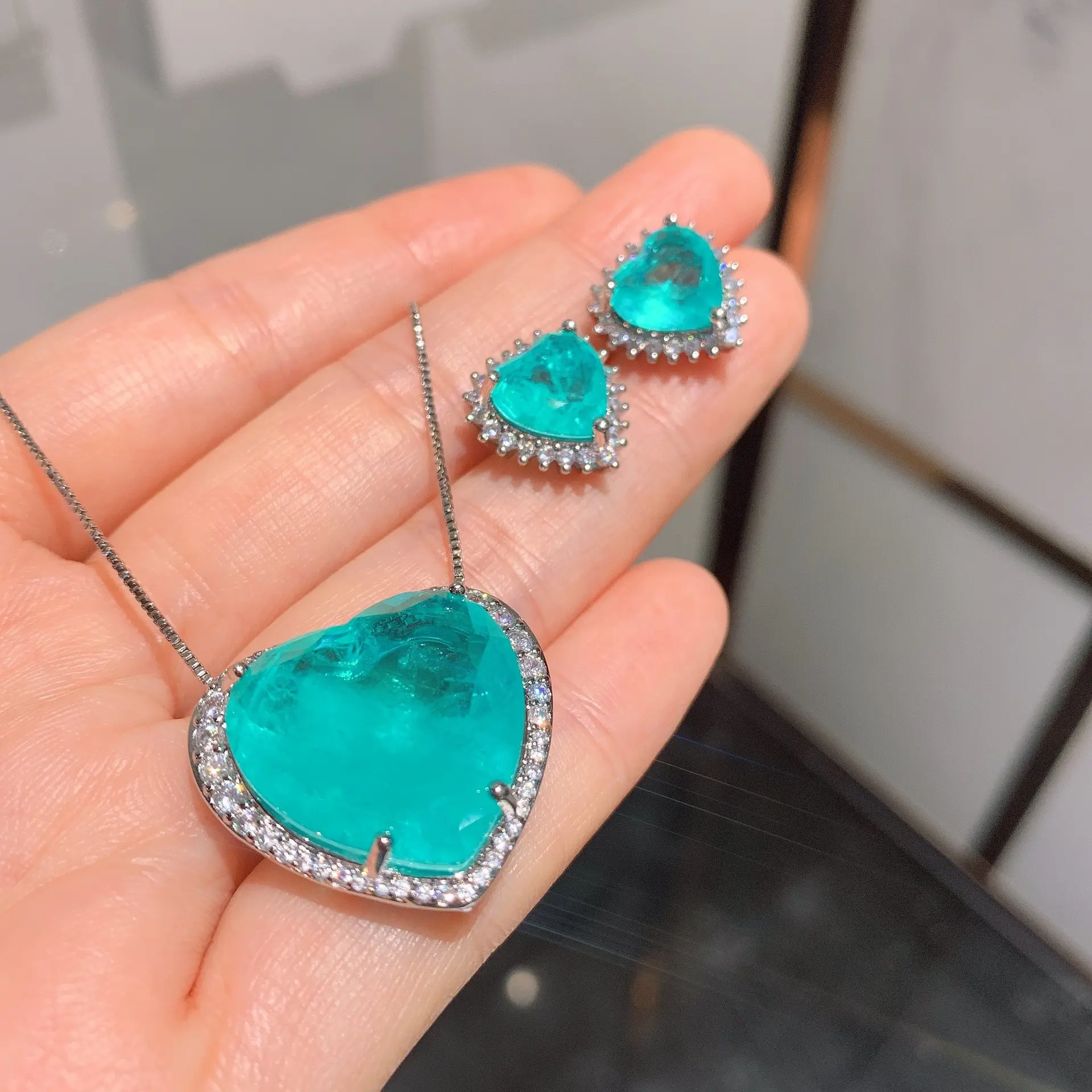 Vintage Heart Emerald Gemstone Earrings/Pendant/Necklace Fine Jewelry Jewelry Set Wholesale