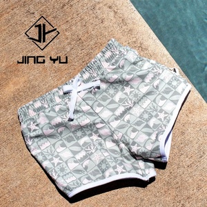 Pantalones Cortos Deportivos para Niños de Alta Calidad, Personalizados con MOQ Bajo, Estampados y Elásticos, Hechos de Nailon Reciclado - Product Image 2