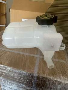 Réservoir d'expansion de radiateur de liquide de refroidissement USEKA OEM 13393368 pour <span class=keywords><strong>Opel</strong></span> pour Vauxhall <span class=keywords><strong>Astra</strong></span> <span class=keywords><strong>J</strong></span> Cascada pour Fiat TIPO Hatchback - Product Image 4