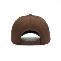 Gorra Snapback Estructurada de 6 Paneles con Visera Curva, Diseño de Logotipo Bordado Personalizado, Sarga de Algodón Marrón, Forro Verde