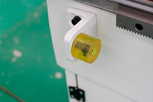 เครื่องแกะสลักไม้ CNC แบบหัวเดียว 4 แกน รุ่น 1325 สำหรับอะคริลิก ขนาด 4x8 ฟุต พร้อมระบบ DSP PLC มอเตอร์ 3 มิติ - Product Image 4