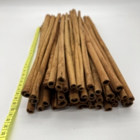 Cannelle de Ceylan en gros, bâtonnets de cardamome, cassia d'automne, épices entières, anis séché avec poudre de cassia pressée