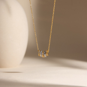 Collier Pendentif Géométrique en Acier Inoxydable Plaqué Or 18K avec Sertissage Pavé, Bijou Quotidien, Idéal Cadeau - Product Image 3