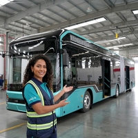 Autobús Urbano Eléctrico Articulado de 18 Metros con Piso Bajo, 3 Ejes (Delantero, Central y Trasero), Articulación Central para 149 Personas, Volante a la Izquierda/Derecha