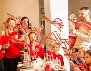 Varitas de cinta de satén coloridas con varilla de madera y cascabeles para decoración de fiestas y celebraciones de bodas - Product Image 3