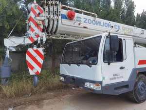 Grúa sobre Camión Zoomlion 25T Usada, Bomba Hidráulica Principal, Caja de Cambios, Motor de Bajo Consumo, Maquinaria de Construcción para Movimiento de Tierras - Product Image 4