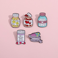 En promotion : Ensemble d'accessoires de la série médicale, comprenant une broche en alliage à combinaison créative et des épingles de badge personnalisées en forme de pilule/capsule