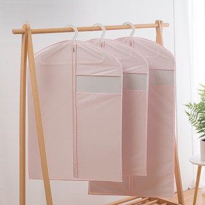 Housse de vêtements anti-poussière populaire avec fermeture éclair, en PE translucide non tissé - Product Image 1