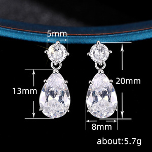 Set di Gioielli a Goccia per Donne, Elegante Collana e Orecchini Abbinati, Accessorio di Moda Quotidiana - Product Image 3