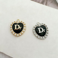 Breloques de créateur bling-bling en gros, accessoires de luxe avec pendentifs diamantés pour projets DIY, divers styles disponibles
