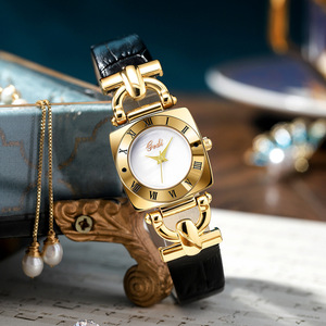 Reloj de pulsera de cuarzo con correa de cuero negra y números romanos cuadrados dorados para mujer, elegante reloj de vestir vintage para fiesta u oficina - Product Image 1