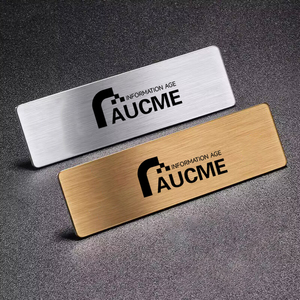 Insigne nominatif en métal vierge personnalisé pour le personnel de marque nom de l'école plaque signalétique Die frappé gravé broche broche revers