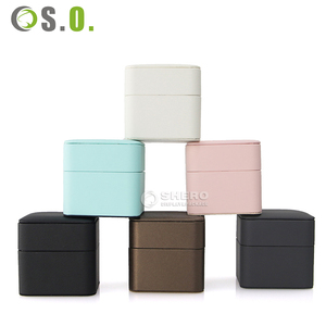 Caja de Cuero PU Roja al por Mayor con Logotipo Personalizado para Anillos, Colgantes, Pulseras, Brazaletes, Collares, Cajas para Joyería con Luz LED - Product Image 1