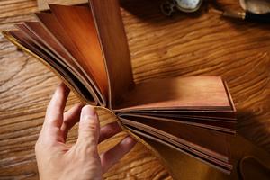 Journal en cuir vintage avec clé, fait main, à bords festonnés, papier vintage, reliure en cuir, journal de voyage, carnet - Product Image 6