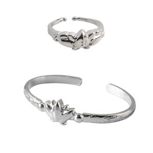 Usine en gros Anime argent <span class=keywords><strong>Bracelet</strong></span> dessin animé personnalisé <span class=keywords><strong>Lotus</strong></span> ouverture Bracelets femmes Unique <span class=keywords><strong>Bracelet</strong></span> décoratif - Product Image 1