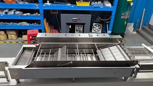 Freidora Automática de Donas de Levadura de 4 Filas con Transportador de Alimentación - Product Image 3