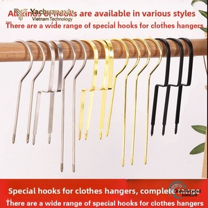 ไม้แขวนเสื้อไม้พร้อมตะขอโลหะสีดำทรงกลมสำหรับใช้ในบ้าน - Product Image 5